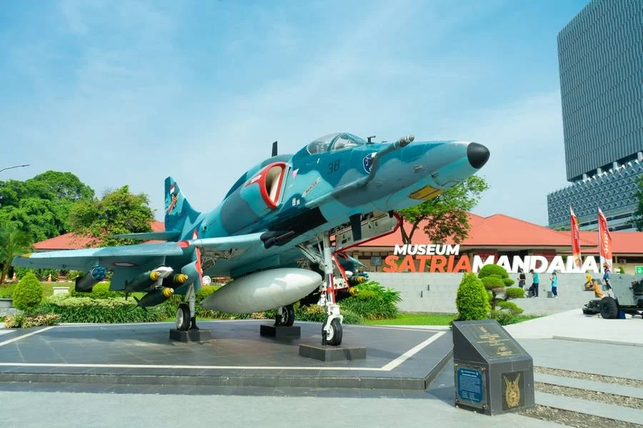 2. Museum Satria Mandala – Sejarah Militer dalam Nuansa Futuristik