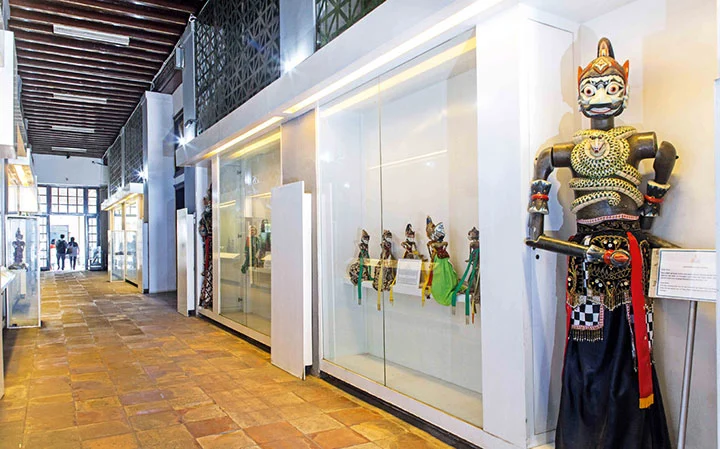5. Museum Wayang – Legenda di Balik Bayang‑Bayang