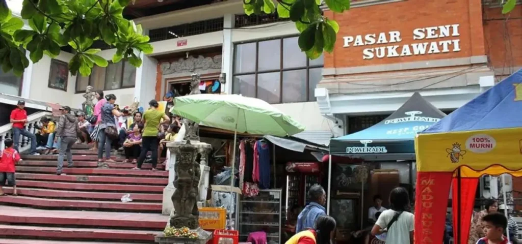 aktivitas tambahan di sekitar tempat belanja vintage