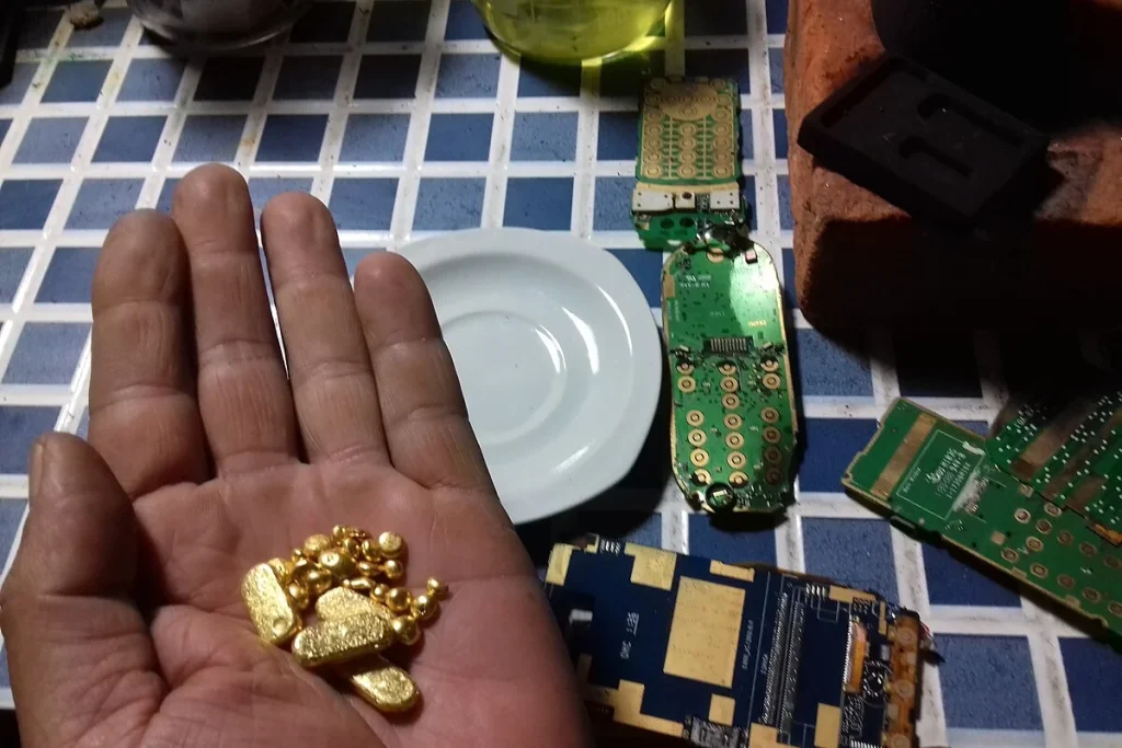 Emas dalam Elektronik: Peran dan Manfaat Utama