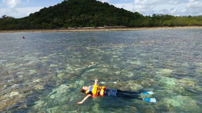 Menjaga Lingkungan Saat Snorkeling di Bangka