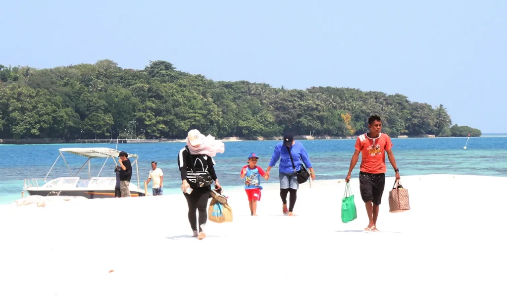 Rekomendasi Wisata Weekend Singkat dari Jakarta: Destinasi Pantai dan Pulau