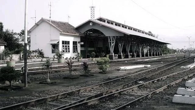 Stasiun Kereta Api Malang Lama: Suara Kereta yang Tak Pernah Berhenti