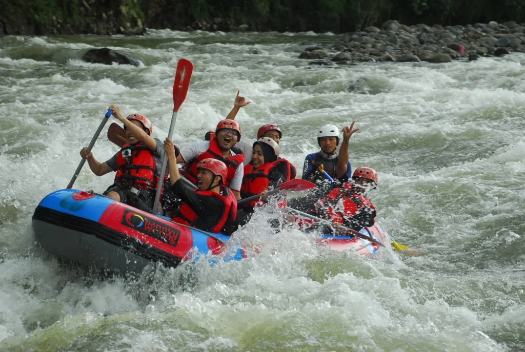 wisata petualangan rafting di Banjarnegara: Rute dan Spot Terpopuler